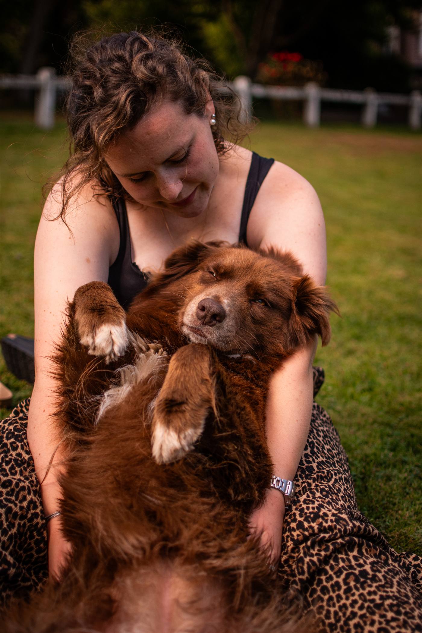 Audrey Loir prenant soin d'un chien
